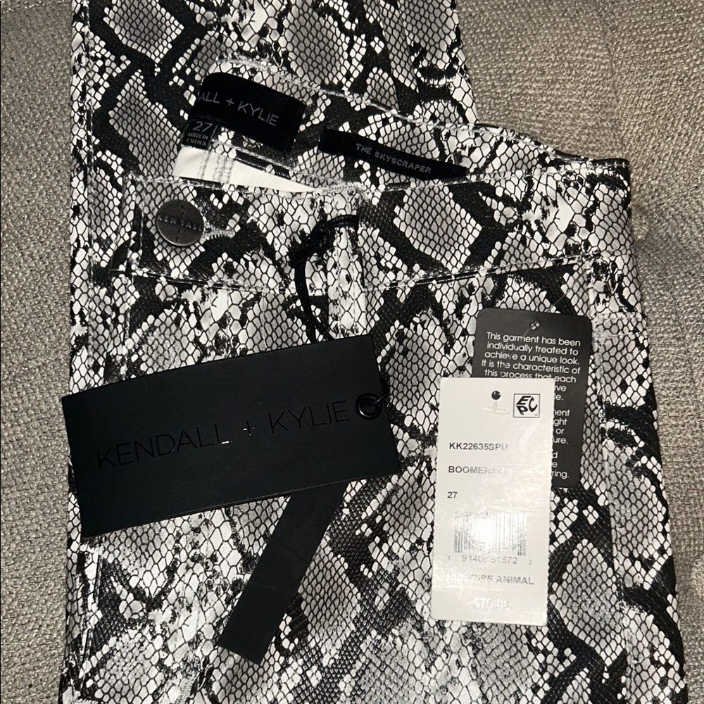 Kendall & Kylie Snake Print Skinny Pants - Black and White - Picture 2 of 7